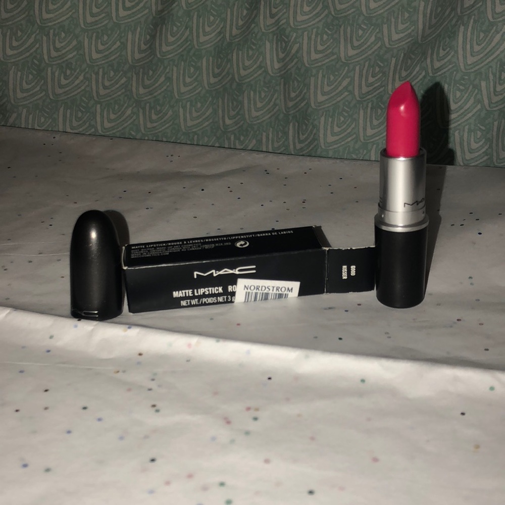 MAC matte lipstick in Good Kisser